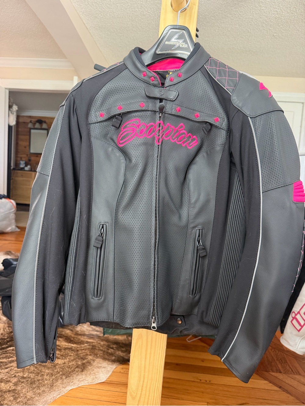 Scorpion Women’s Black Leather Perforated Motorcycle Jacket, Large NEW